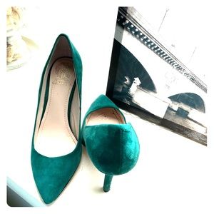 Simply elegant green pumps